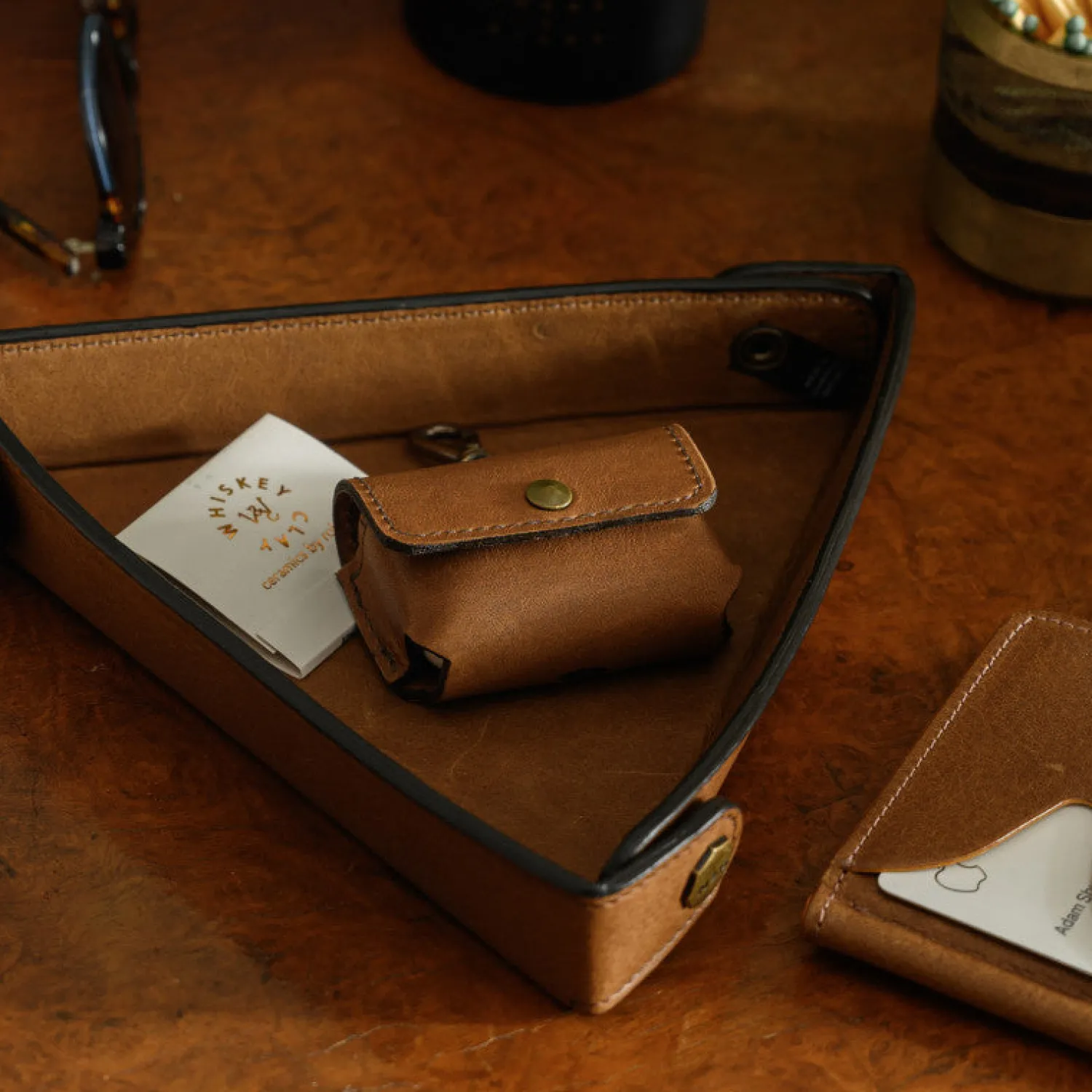 reclaimed_airpod_case_v_heirloom_oak_6.webp Online RECLAIMED AIRPOD CASE V2 HEIRLOOM OAK Briefs Bags And Totes